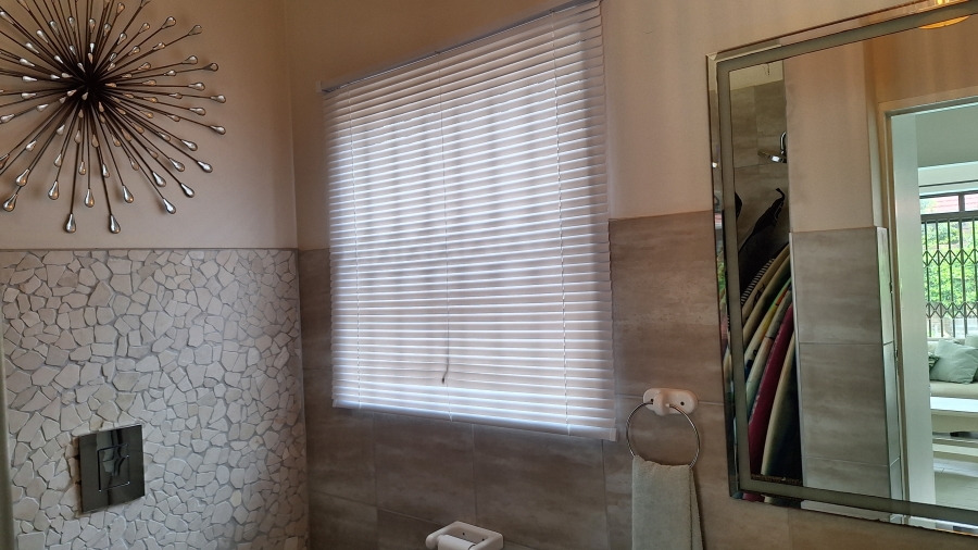 6 Bedroom Property for Sale in Gonubie Eastern Cape